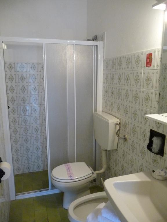Hotel Ariston Pisa Rum bild
